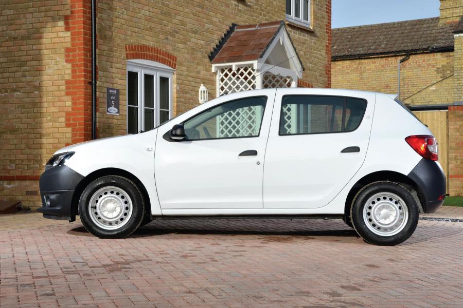  Dacia Sandero Access 2013 года  (UK) (фото 6 из 18)